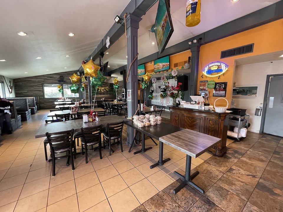 Seafood restaurant storefront in El Monte.